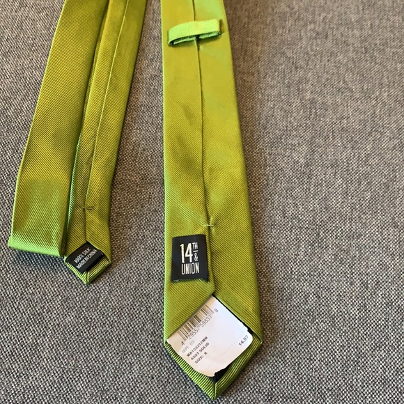Men’s Lime Green Silk Tie - Picture 2 of 3
